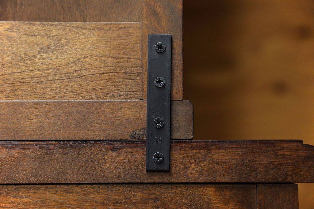 中古美品　北海道民芸家具　上品な雰囲気漂う食器棚(カップボード、収納棚)