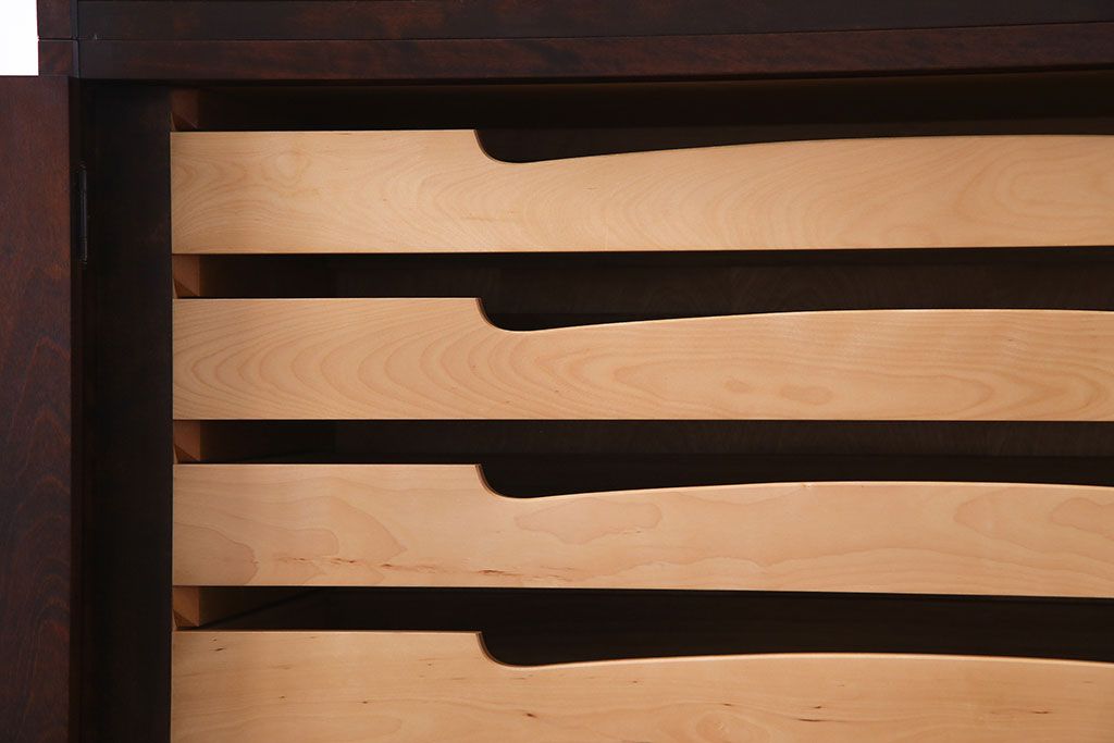 中古美品　北海道民芸家具　シックな雰囲気漂う収納力抜群のチェスト(和タンス、衣装タンス、着物箪笥)(定価約90万円)