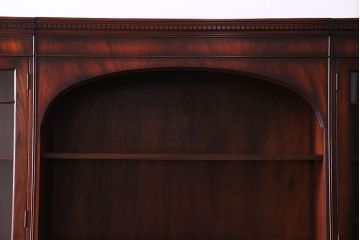 ヴィンテージ家具　最高級イギリスビンテージ　H&E DOVASTON LIMITED　マホガニー材　上品な雰囲気漂う3連キャビネット(戸棚、収納棚)
