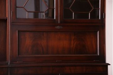 ヴィンテージ家具　最高級イギリスビンテージ　H&E DOVASTON LIMITED　マホガニー材　上品な雰囲気漂う3連キャビネット(戸棚、収納棚)