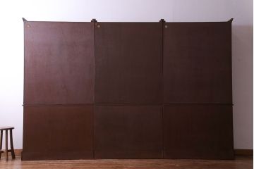 ヴィンテージ家具　最高級イギリスビンテージ　H&E DOVASTON LIMITED　マホガニー材　上品な雰囲気漂う3連キャビネット(戸棚、収納棚)