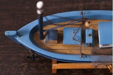 アンティーク雑貨　イギリスビンテージ　1970年頃　ブルーの配色が爽やかな船の模型(オブジェ、おもちゃ)