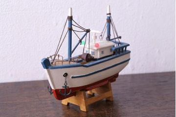 アンティーク雑貨　イギリスビンテージ　1970年頃　マリンカラーがおしゃれな船の模型(オブジェ、おもちゃ)