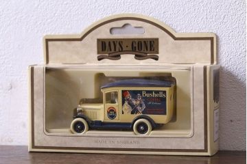 アンティーク雑貨　ビンテージ　LLEDO(レド)　DaysGone 1934 Chevrolet Van Bushells Coffee ミニカー