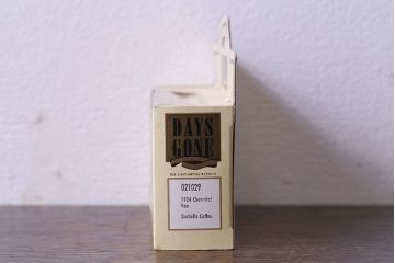 アンティーク雑貨　ビンテージ　LLEDO(レド)　DaysGone 1934 Chevrolet Van Bushells Coffee ミニカー