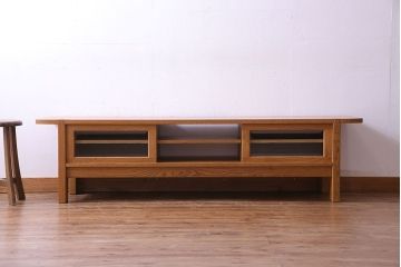 中古　ブランド家具「頑固おやじ」　総栗材　濃い木目が印象的なローボード(テレビボード、リビングボード)