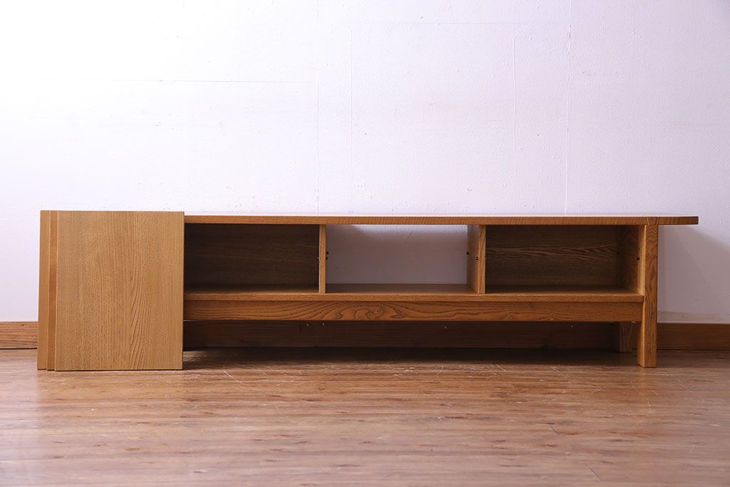 中古　ブランド家具「頑固おやじ」　総栗材　濃い木目が印象的なローボード(テレビボード、リビングボード)