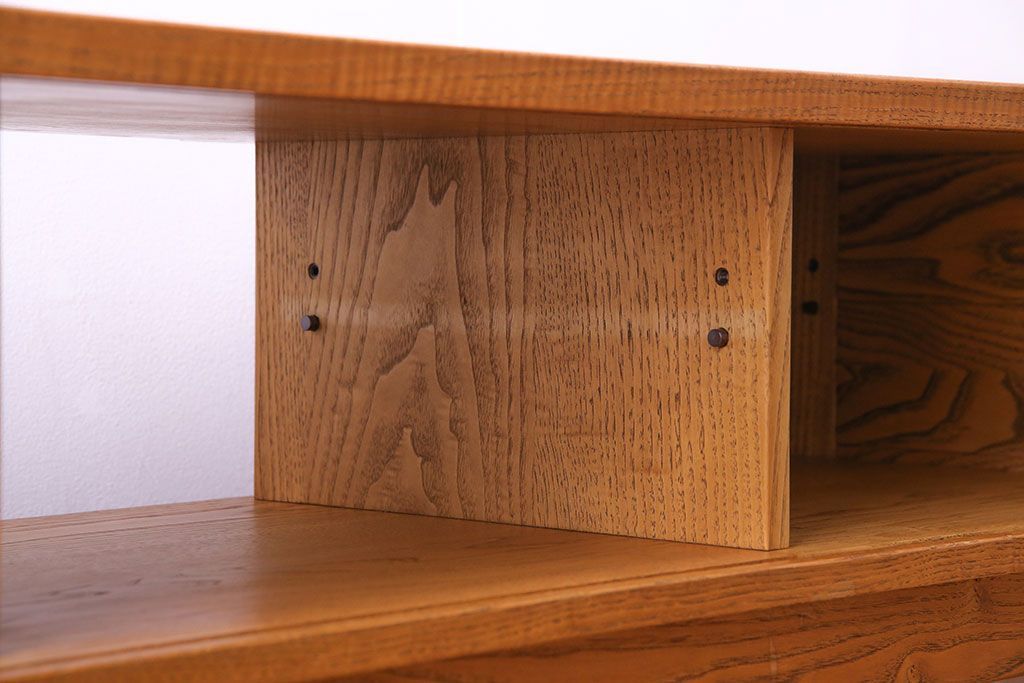 中古　ブランド家具「頑固おやじ」　総栗材　濃い木目が印象的なローボード(テレビボード、リビングボード)