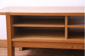 中古　ブランド家具「頑固おやじ」　総栗材　濃い木目が印象的なローボード(テレビボード、リビングボード)
