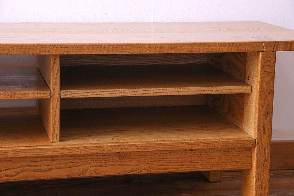 中古　ブランド家具「頑固おやじ」　総栗材　濃い木目が印象的なローボード(テレビボード、リビングボード)