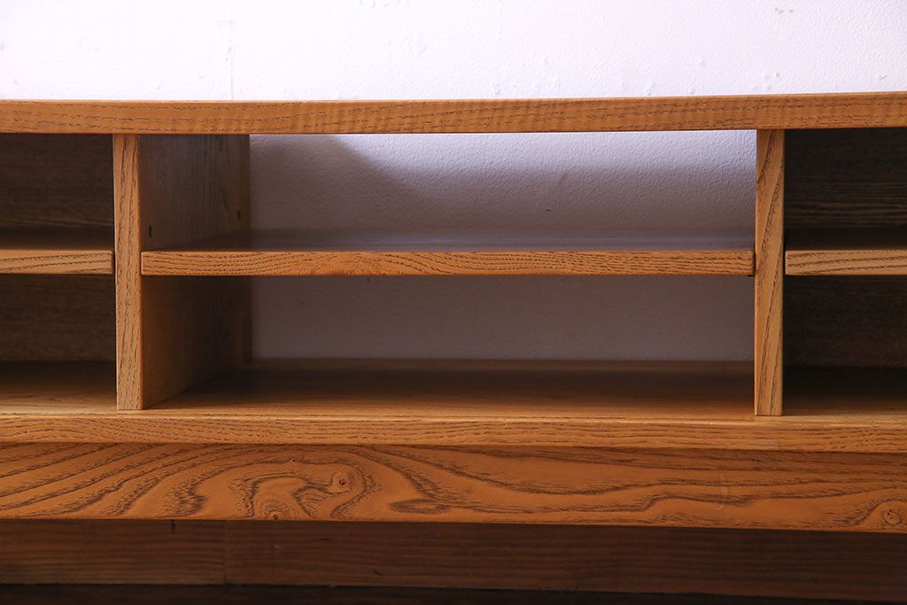 中古　ブランド家具「頑固おやじ」　総栗材　濃い木目が印象的なローボード(テレビボード、リビングボード)