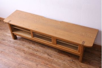 中古　ブランド家具「頑固おやじ」　総栗材　濃い木目が印象的なローボード(テレビボード、リビングボード)
