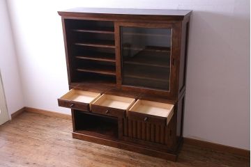 中古　九州民芸家具　木のあたたかみが伝わる食器棚(収納棚、キャビネット)