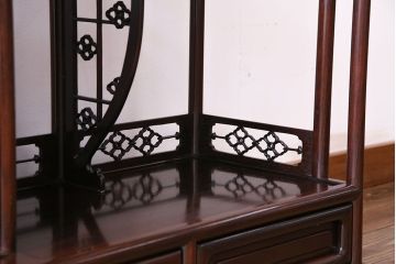中古　経済産業大臣指定伝統的工芸品　大阪唐木指物　繊細なデザインが美しい飾り棚(茶棚)(定価約220万円)