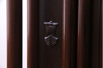 中古　経済産業大臣指定伝統的工芸品　大阪唐木指物　繊細なデザインが美しい飾り棚(茶棚)(定価約220万円)