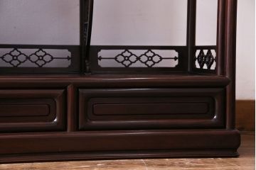 中古　経済産業大臣指定伝統的工芸品　大阪唐木指物　繊細なデザインが美しい飾り棚(茶棚)(定価約220万円)