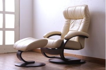 中古美品　SIMMONS(シモンズ)社　「フィヨルド」MANJANA(マニアーナ)　リクライニングチェア・オットマンセット(定価約30万円)