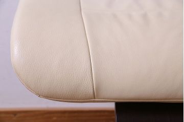 中古美品　SIMMONS(シモンズ)社　「フィヨルド」MANJANA(マニアーナ)　リクライニングチェア・オットマンセット(定価約30万円)