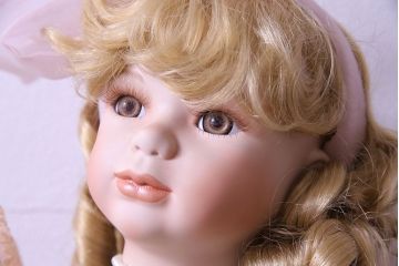 アンティーク雑貨　CASCO　113/300　ビスクドール(西洋人形、限定品)