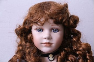 アンティーク雑貨　Rosalie(ロザリー)　247/1000　青い瞳が美しいビスクドール(西洋人形)