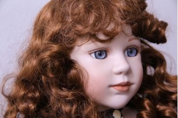 アンティーク雑貨　Rosalie(ロザリー)　247/1000　青い瞳が美しいビスクドール(西洋人形)