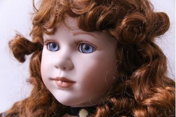 アンティーク雑貨　Rosalie(ロザリー)　247/1000　青い瞳が美しいビスクドール(西洋人形)