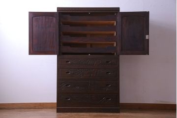 ヴィンテージ家具　ビンテージ　伝統工芸　軽井沢彫り　桜のデザインが華やかな衣装箪笥(和タンス)