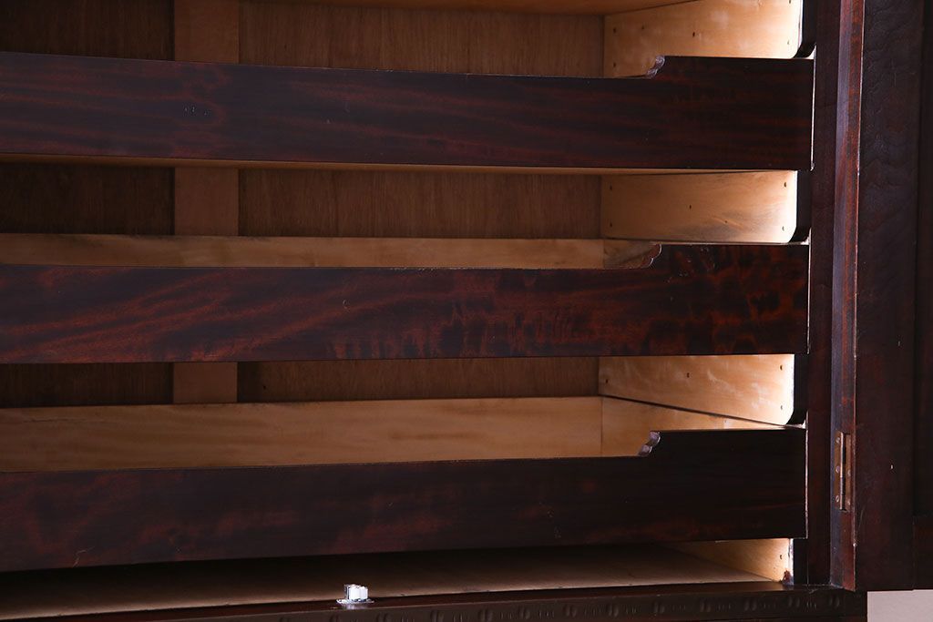 ヴィンテージ家具　ビンテージ　伝統工芸　軽井沢彫り　桜のデザインが華やかな衣装箪笥(和タンス)