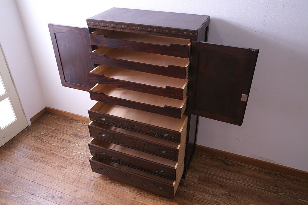 ヴィンテージ家具　ビンテージ　伝統工芸　軽井沢彫り　桜のデザインが華やかな衣装箪笥(和タンス)