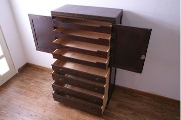 ヴィンテージ家具　ビンテージ　伝統工芸　軽井沢彫り　桜のデザインが華やかな衣装箪笥(和タンス)