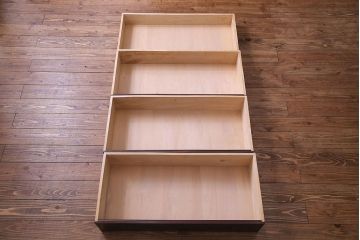 ヴィンテージ家具　ビンテージ　伝統工芸　軽井沢彫り　桜のデザインが華やかな衣装箪笥(和タンス)