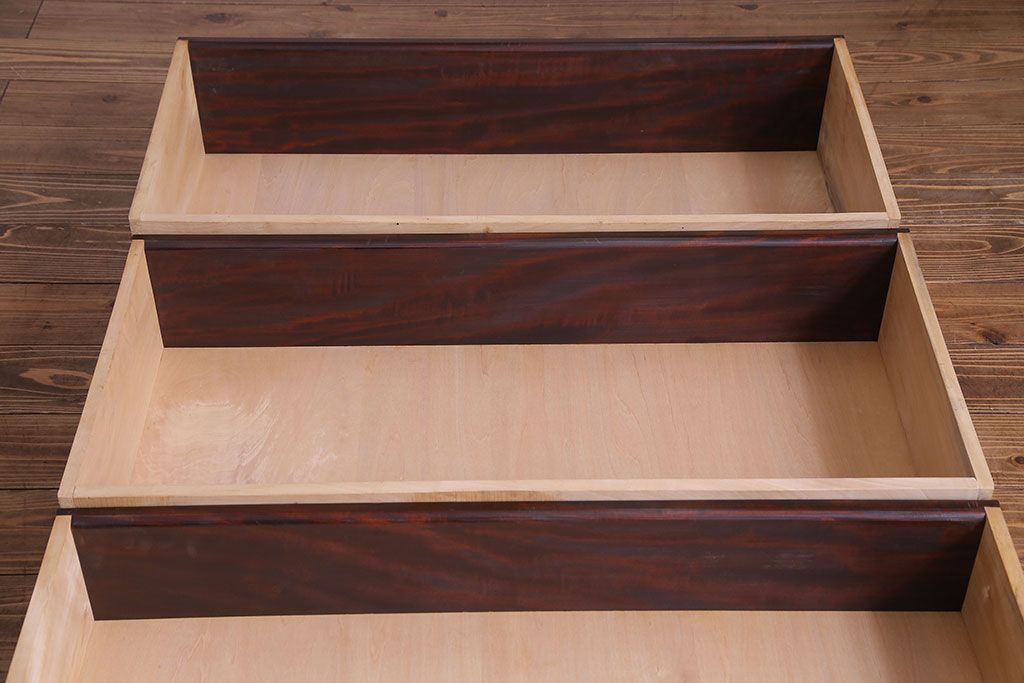 ヴィンテージ家具　ビンテージ　伝統工芸　軽井沢彫り　桜のデザインが華やかな衣装箪笥(和タンス)