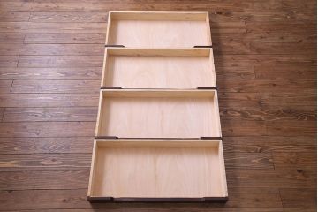 ヴィンテージ家具　ビンテージ　伝統工芸　軽井沢彫り　桜のデザインが華やかな衣装箪笥(和タンス)