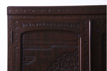 ヴィンテージ家具　ビンテージ　伝統工芸　軽井沢彫り　桜のデザインが華やかな衣装箪笥(和タンス)