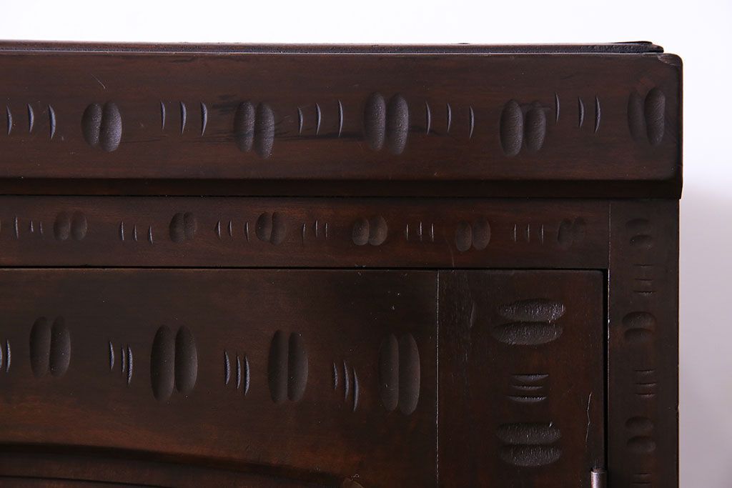 ヴィンテージ家具　ビンテージ　伝統工芸　軽井沢彫り　桜のデザインが華やかな衣装箪笥(和タンス)