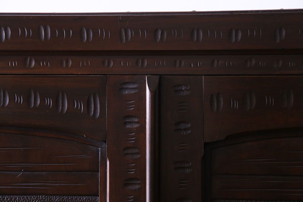 ヴィンテージ家具　ビンテージ　伝統工芸　軽井沢彫り　桜のデザインが華やかな衣装箪笥(和タンス)