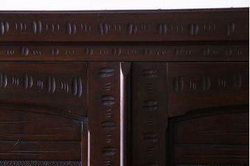 ヴィンテージ家具　ビンテージ　伝統工芸　軽井沢彫り　桜のデザインが華やかな衣装箪笥(和タンス)