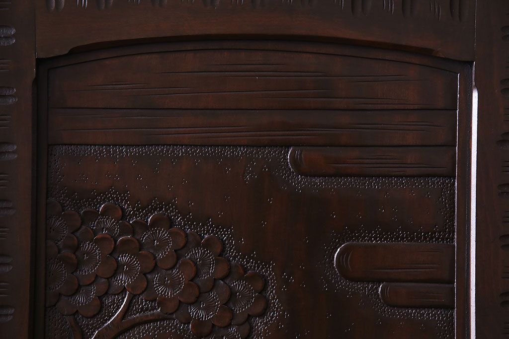 ヴィンテージ家具　ビンテージ　伝統工芸　軽井沢彫り　桜のデザインが華やかな衣装箪笥(和タンス)