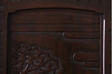 ヴィンテージ家具　ビンテージ　伝統工芸　軽井沢彫り　桜のデザインが華やかな衣装箪笥(和タンス)