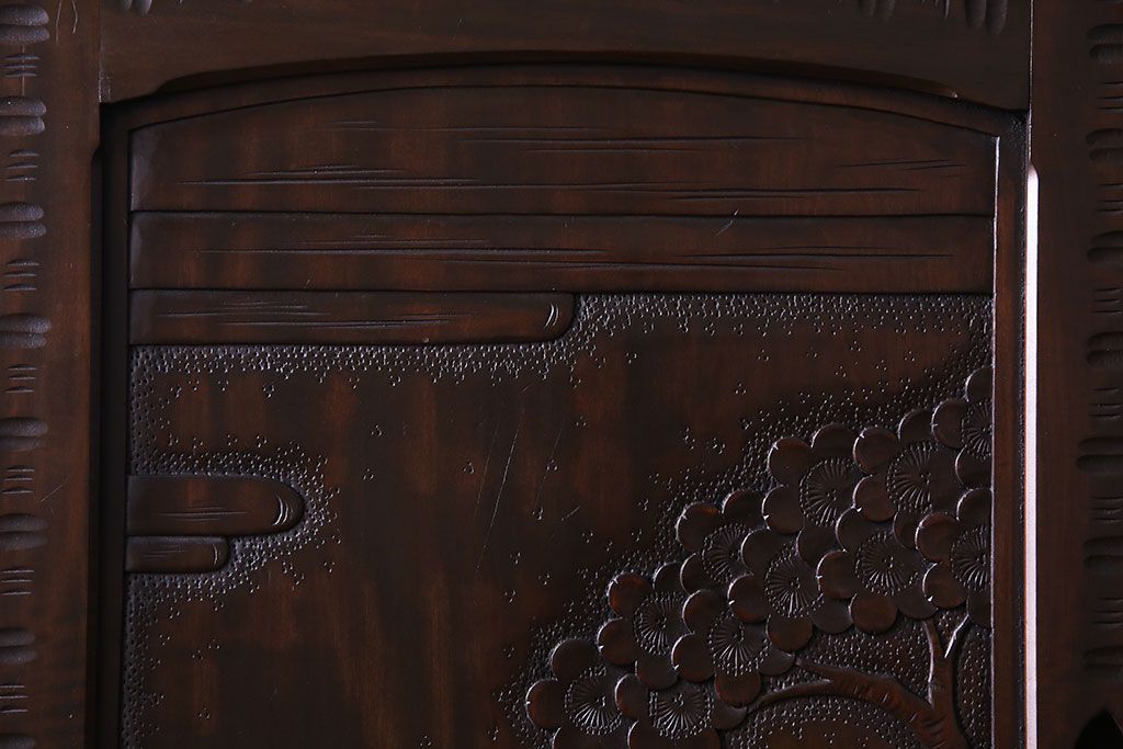 ヴィンテージ家具　ビンテージ　伝統工芸　軽井沢彫り　桜のデザインが華やかな衣装箪笥(和タンス)