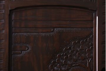 ヴィンテージ家具　ビンテージ　伝統工芸　軽井沢彫り　桜のデザインが華やかな衣装箪笥(和タンス)