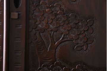 ヴィンテージ家具　ビンテージ　伝統工芸　軽井沢彫り　桜のデザインが華やかな衣装箪笥(和タンス)