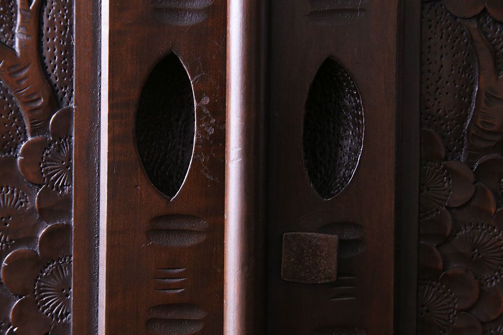 ヴィンテージ家具　ビンテージ　伝統工芸　軽井沢彫り　桜のデザインが華やかな衣装箪笥(和タンス)