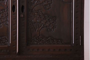 ヴィンテージ家具　ビンテージ　伝統工芸　軽井沢彫り　桜のデザインが華やかな衣装箪笥(和タンス)
