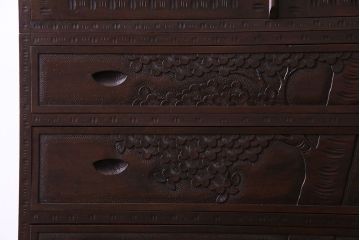 ヴィンテージ家具　ビンテージ　伝統工芸　軽井沢彫り　桜のデザインが華やかな衣装箪笥(和タンス)