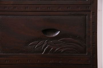 ヴィンテージ家具　ビンテージ　伝統工芸　軽井沢彫り　桜のデザインが華やかな衣装箪笥(和タンス)