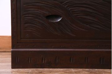 ヴィンテージ家具　ビンテージ　伝統工芸　軽井沢彫り　桜のデザインが華やかな衣装箪笥(和タンス)