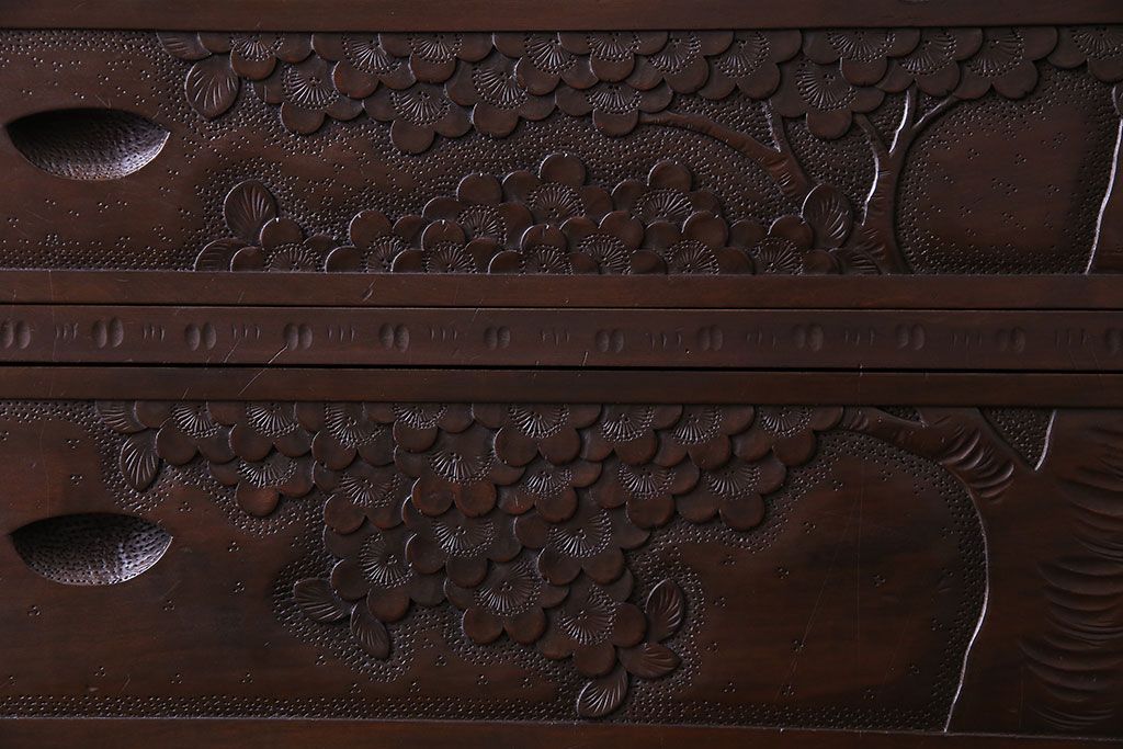 ヴィンテージ家具　ビンテージ　伝統工芸　軽井沢彫り　桜のデザインが華やかな衣装箪笥(和タンス)