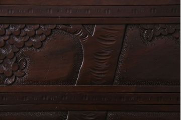 ヴィンテージ家具　ビンテージ　伝統工芸　軽井沢彫り　桜のデザインが華やかな衣装箪笥(和タンス)