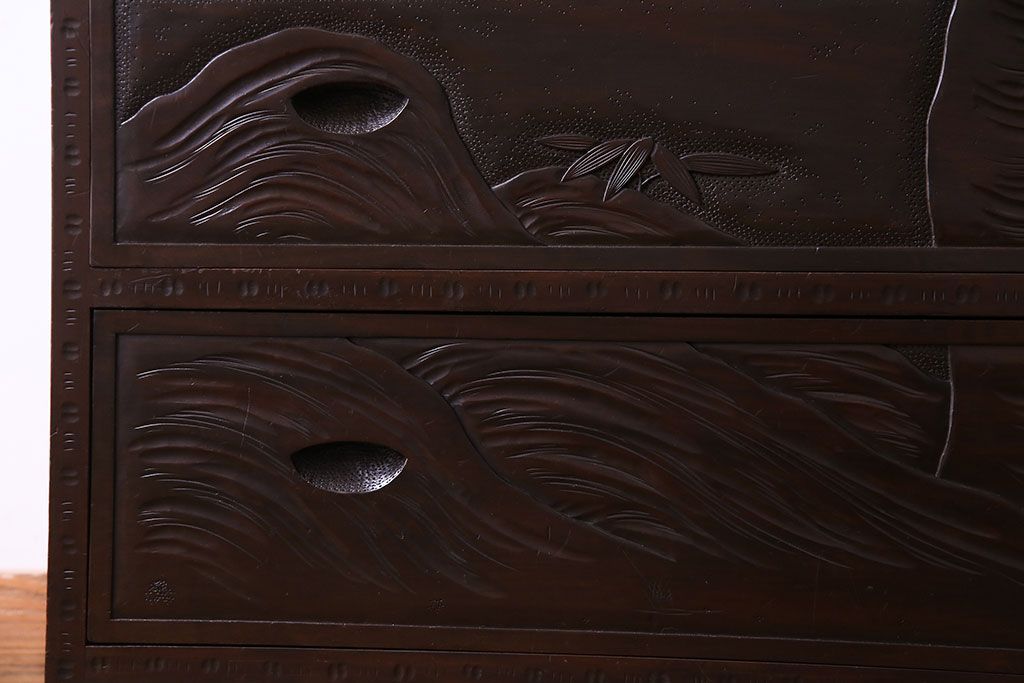 ヴィンテージ家具　ビンテージ　伝統工芸　軽井沢彫り　桜のデザインが華やかな衣装箪笥(和タンス)